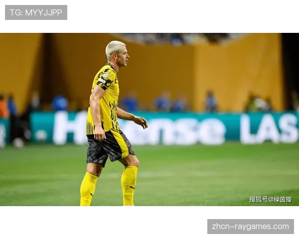 争议瞬间：多特蒙德进球因越位毫米级被VAR判罚无效